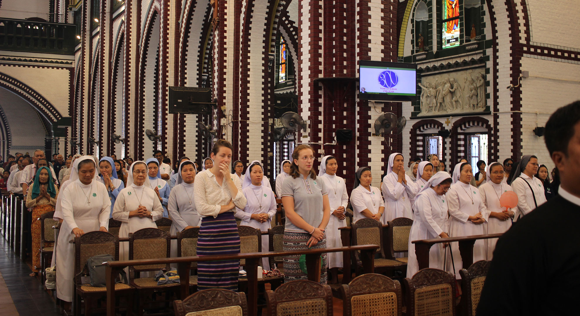 330-mass-celebration-at-st-mary