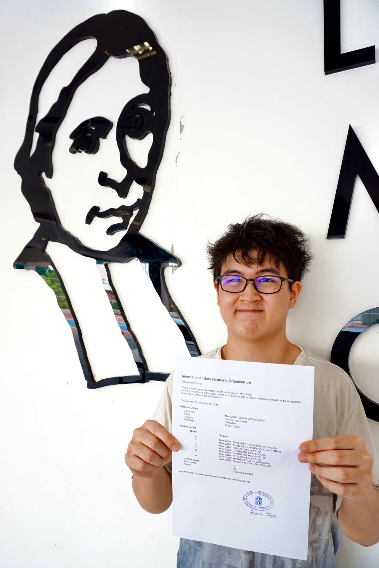SJIIM_s Top IBDP Scorer, Justin Hew obtained an impressive 43 points